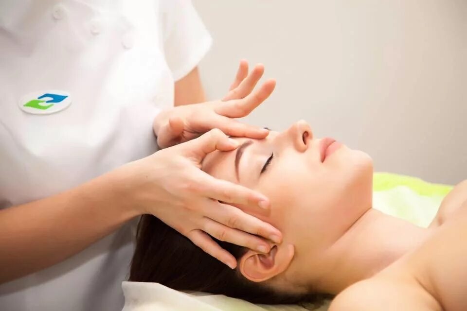Массаж лица. Скульптурный массаж лица. Массаж лица. Эстетический массаж. Эстетический массаж.