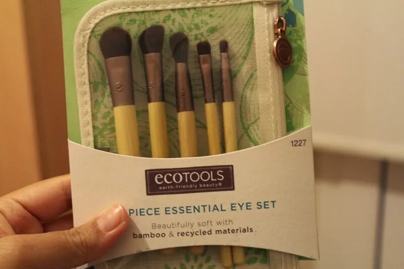 Essential piece. Sp101 9 para. Essential piece. Набор кистей ecotools elements fiery eyes. Ecotools logo.