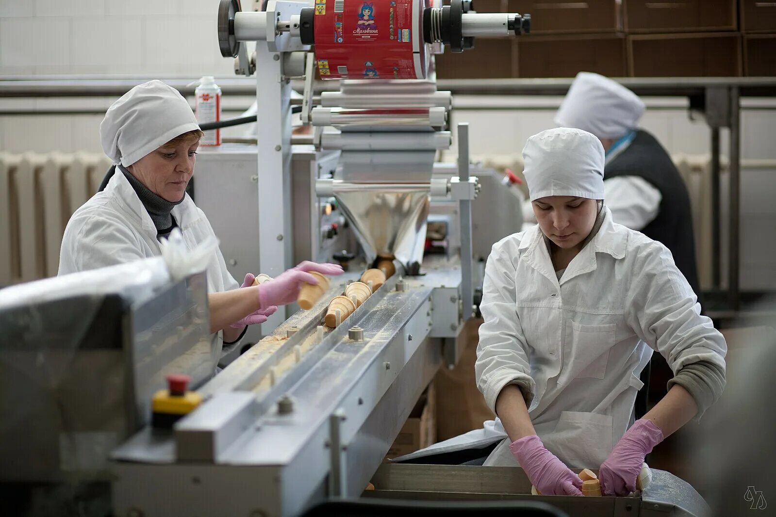 Работа на производстве кировский. На рынке. Работа на производстве кировский. Работа на производстве кировский. Завод в песковке фото.