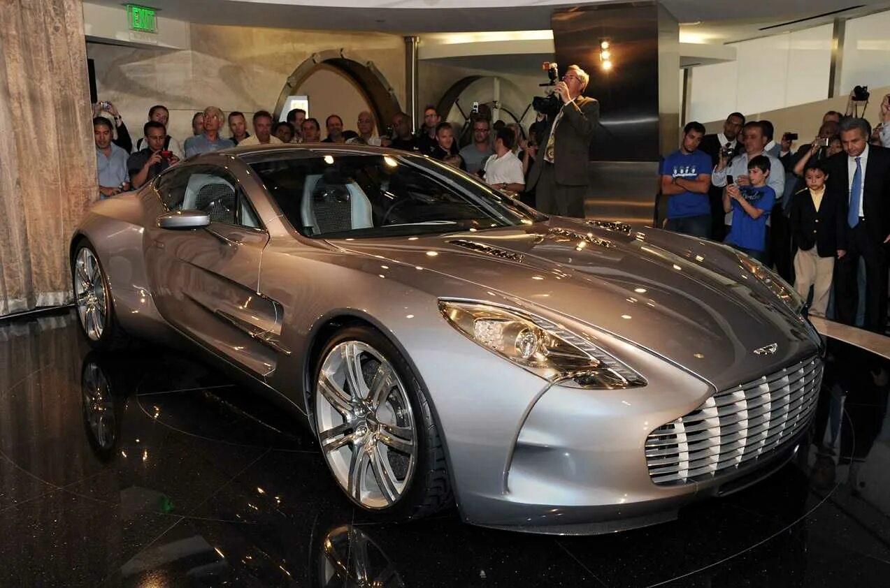 Сколько стоит самая дорогая станция. Aston Martin one 77q. Aston Martin one-77 двигатель.