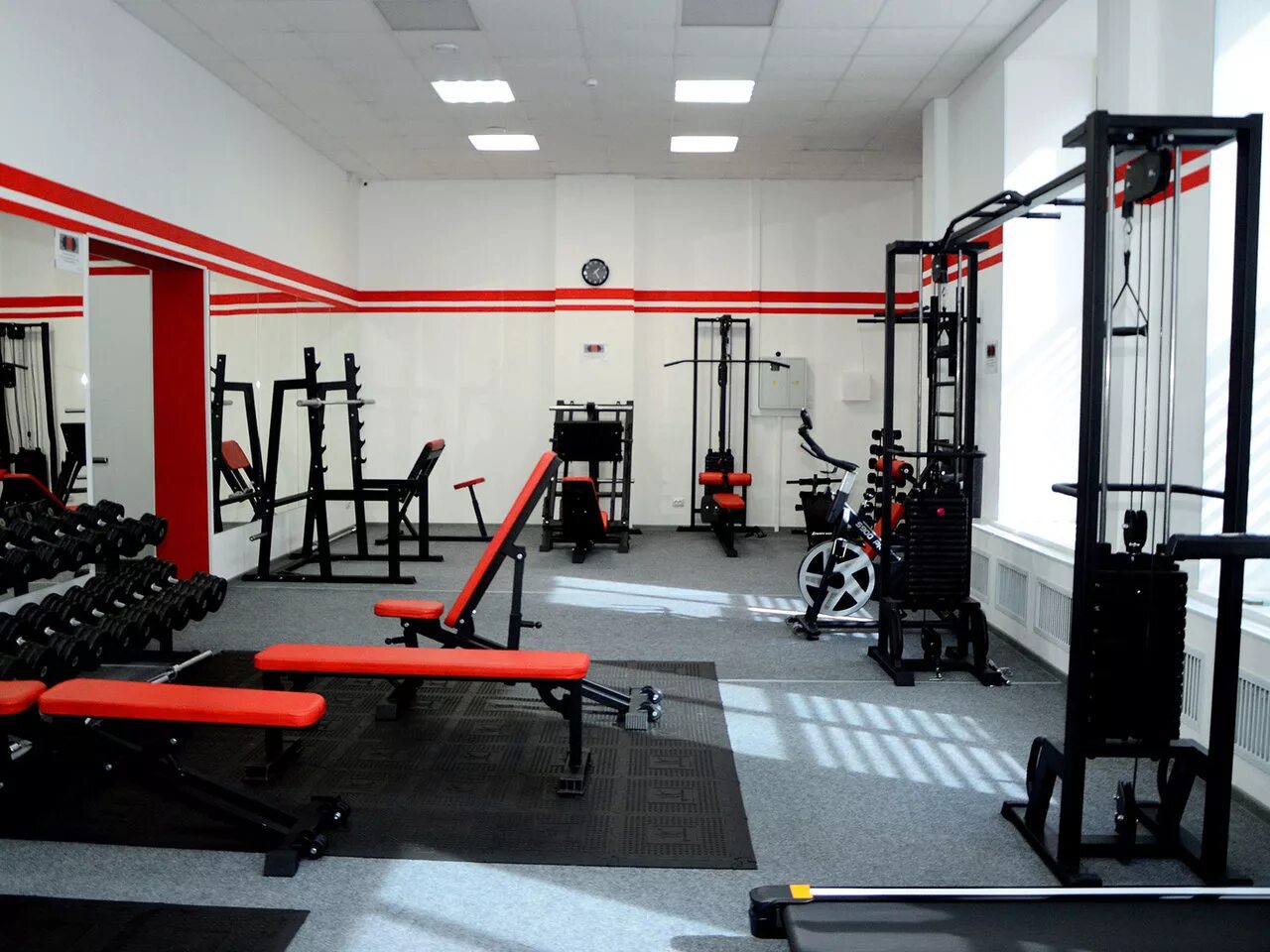 Спортзал. 21 тренажерный зал. Тренажерный зал. Спортзал теплый стан. Арктика кимры тренажерный зал.