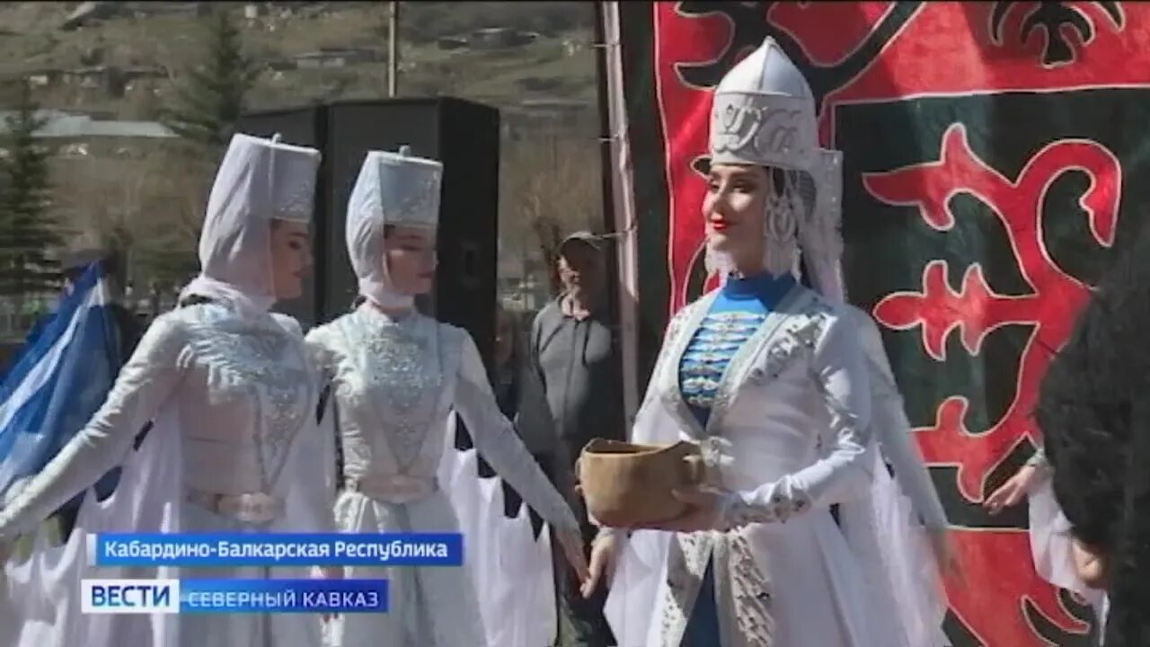 80 лет балкарскому народу. Кабардино-балкарцы. День Возрождения балкарского народа. Кабардино Балкарская девушка. Кабардино-Балкария народ.