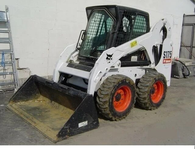 Bobcat 175. Бобкэт 175. Мини погрузчик Bobcat 175. Погрузчик фронтальный Bobcat s175. Bobcat s130 гидромолот.