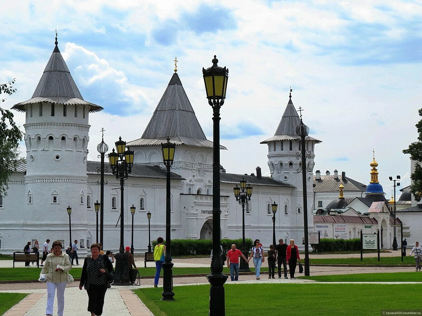 Тобольск в течении многих лет. Тобол кремль. тобольск кремль. тобольский кремль гостиный двор. гостиный двор тобольск музей.