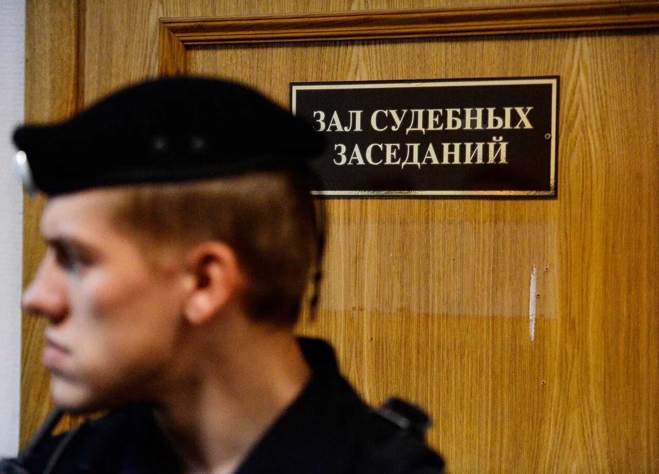 Удаление несовершеннолетнего подсудимого из зала судебного заседания