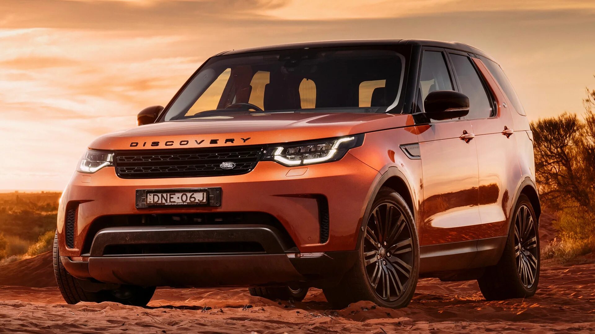 First discovery. Лендровер Дискавери 2017. Land Rover Discovery 2022. Лэнд Ровер Дискавери 5 обои. Land Rover Discovery 5 first Edition.