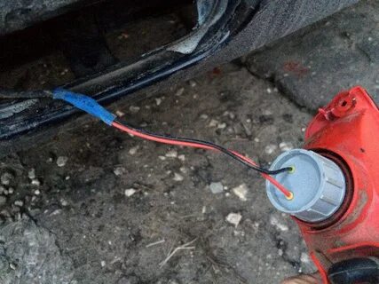 Замена лампочки задней противотуманной фаре