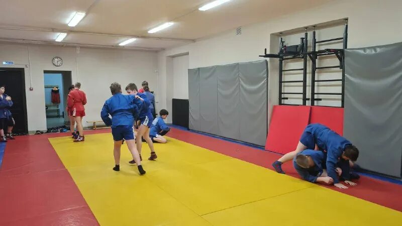 Ленина 22 фрязино самбо 21 век. Самбо 21 век щелково. Показательные выступления самбистов. Уроки самбо щелково. Самбо 21 век щелково.