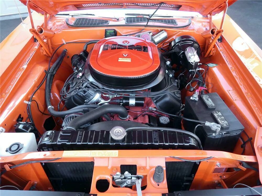 Додж челленджер двигатель. Dodge Challenger 1970 мотор. 426 Hemi v8. Двигатель Додж Челленджер 1970. V8 Hemi карбюраторный.