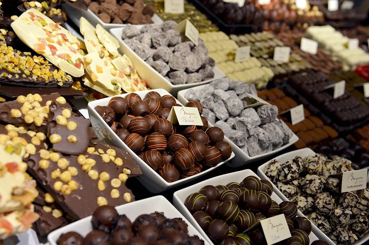 Godiva box. Бельгийский шоколад в спб. Фабрика шоколада в бельгии. Набор бельгийского шоколада. Baccarat шоколад в спб гранд каньон.