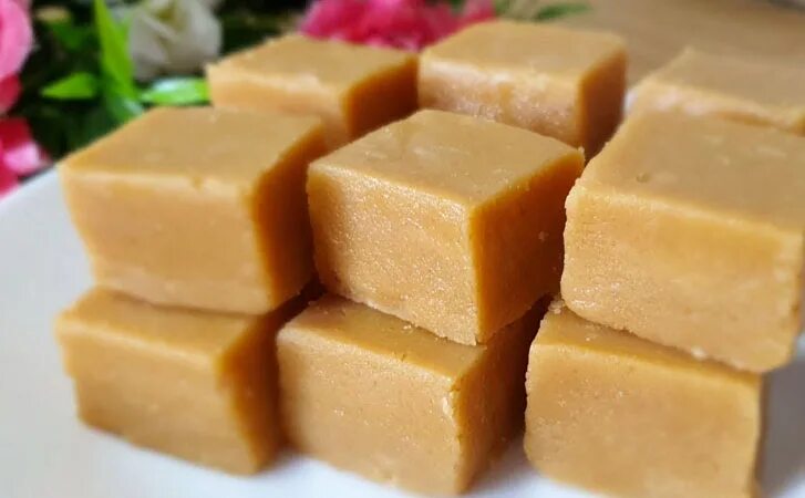 конфеты рот фронт коровка 250. конфеты коровка дома. (рот-фронт) "коровка". мини кирпичи для моделирования. домашние сладости.