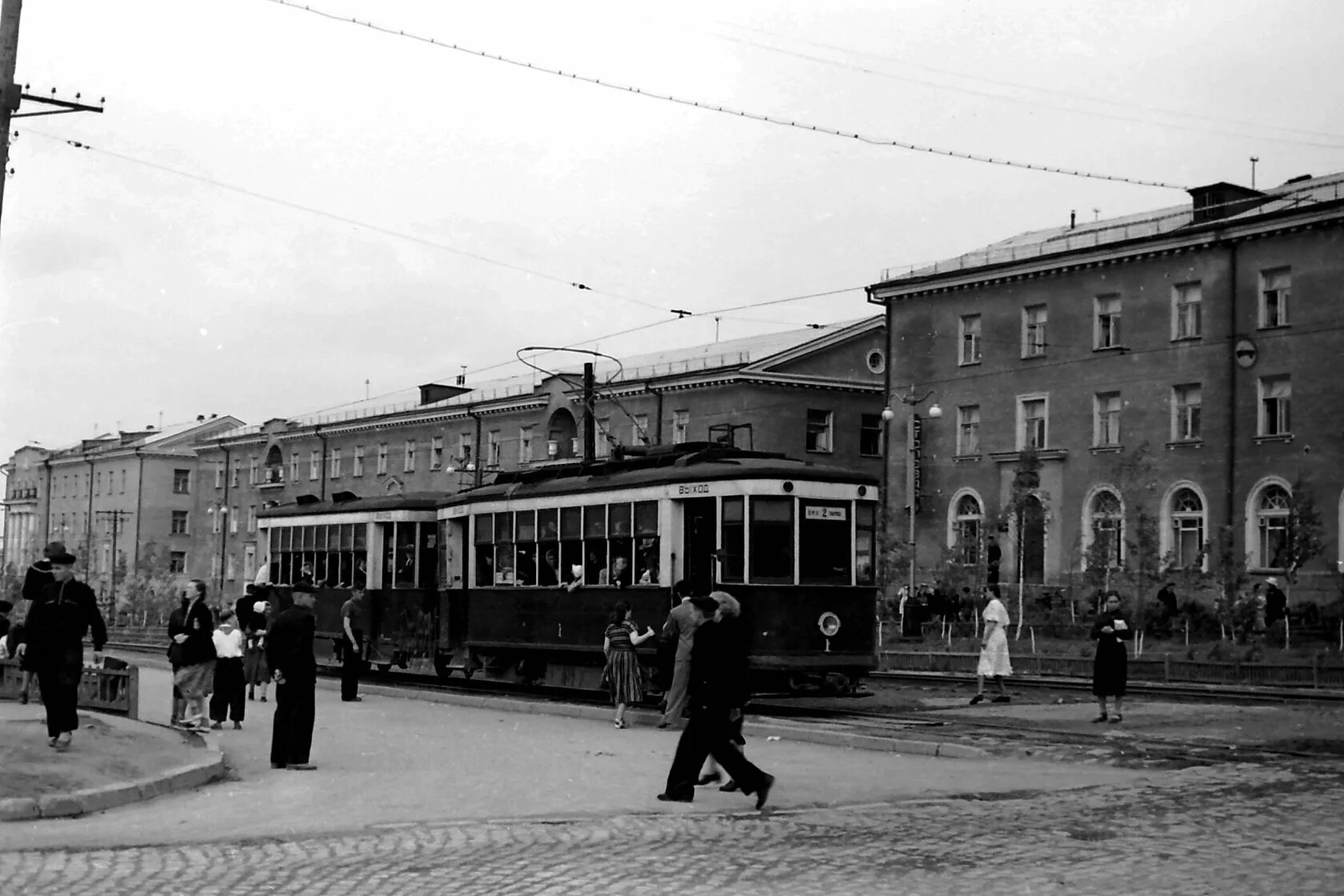 Храм успения пресвятой богородицы екатеринбург эльмаш. Свердловск эльмаш. Свердловск эльмаш. Старый свердловск эльмаш. Свердловск уралмаш улица.