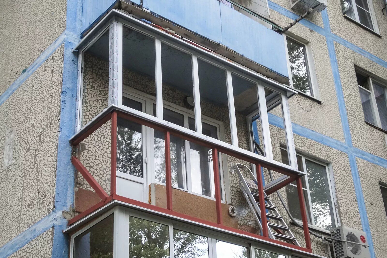 остекление балкона с выносом. остекление балкона самому. остекление балкона в хрущевке. французское остекление балкона в хрущевке. пластиковая лоджия.