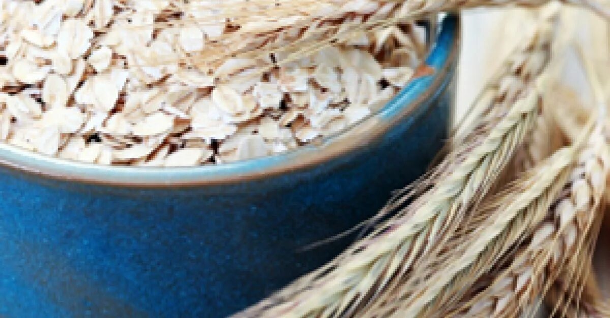 Картинки о пользе овсянки. Овсянка польза. Хлопья овсяные. Овсянка польза или вред. Чем полезна овсянка.