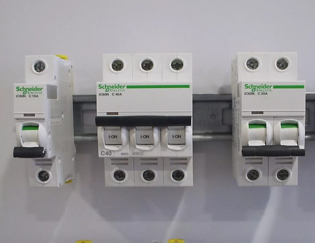 Автоматический выключатель 1п C25 4.5кА Basic M BMS411C25 ABB (2CDS641041R0254) 