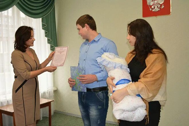 Регистрация ребенка при рождении. Рождение ребенка загс. Загс свидетельство о рождении. Новорожденный загс. Регистрация рождения ребенка.