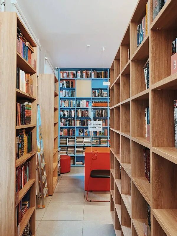 работа книжный спб