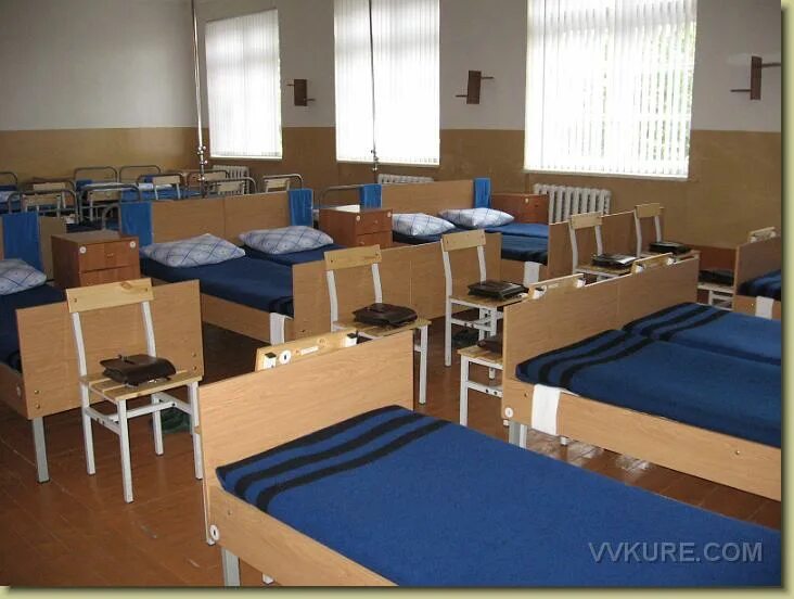 спальное помещение в казарме. казарма закрытый. помещения в казарме. комната в казарме. военная казарма.