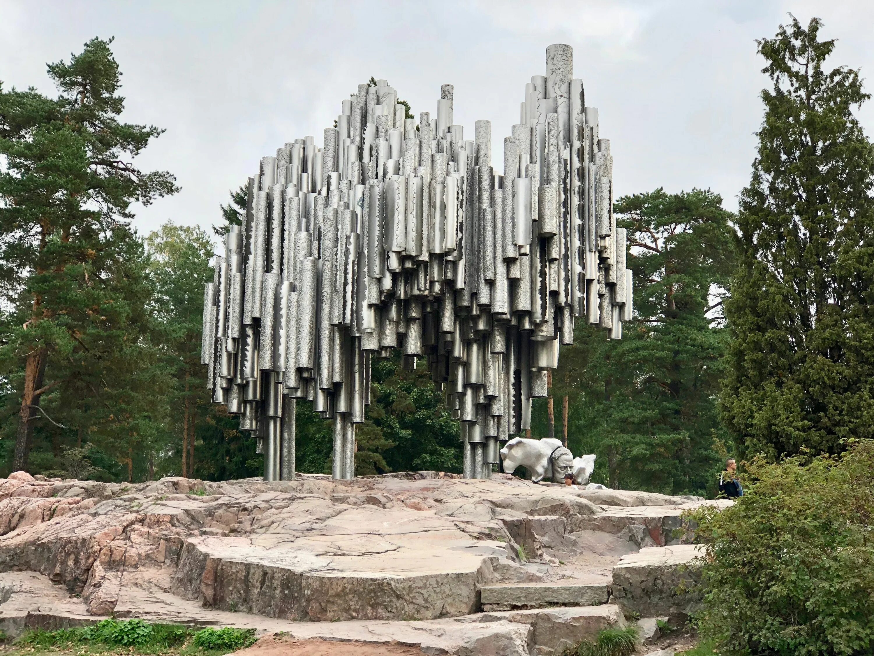 Памятник в хельсинки. Памятник Сибелиусу в Хельсинки. Парк Сибелиуса в Хельсинки. Памятник яну Сибелиусу. Хельсинки. Памятник Сибелиусу зимой.