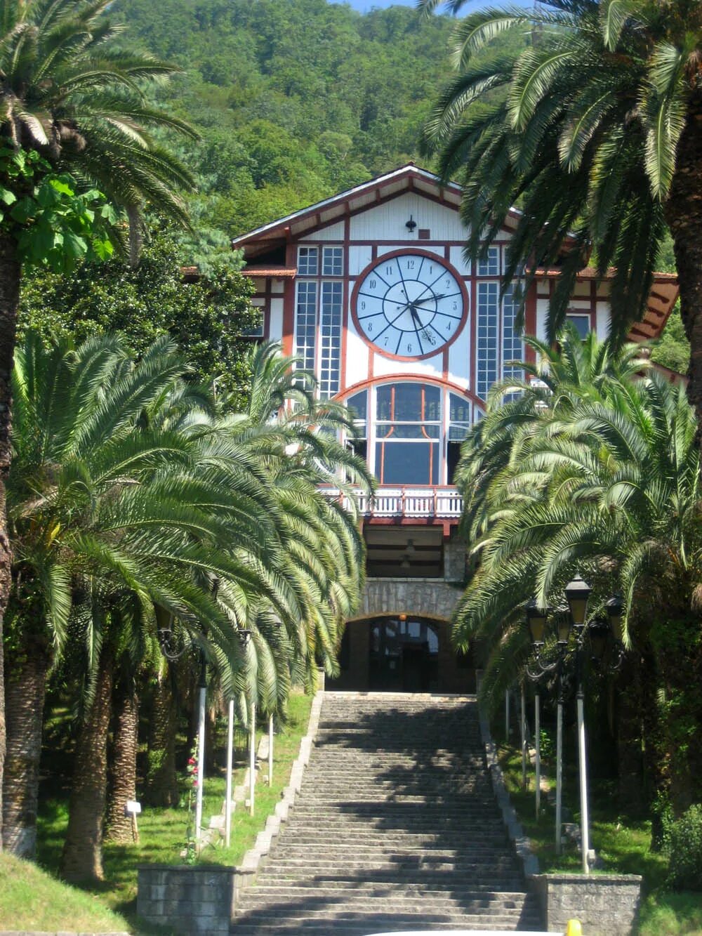 старая гагра гагрипш. гагра набережная колоннада. город гагра колоннада ресторан гагрипш. гагра телефон. набережная гагры абхазия 2022.