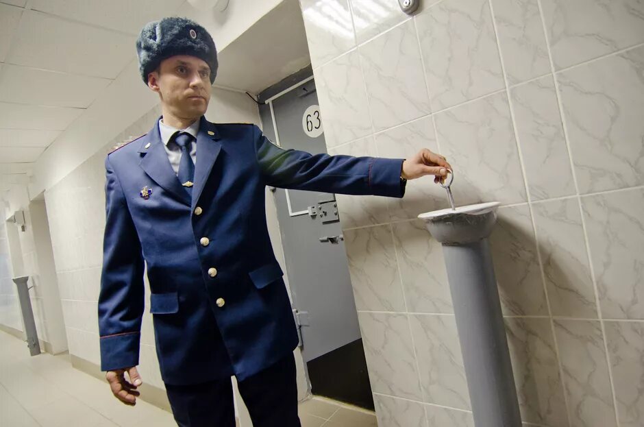 Закрыть на два оборота