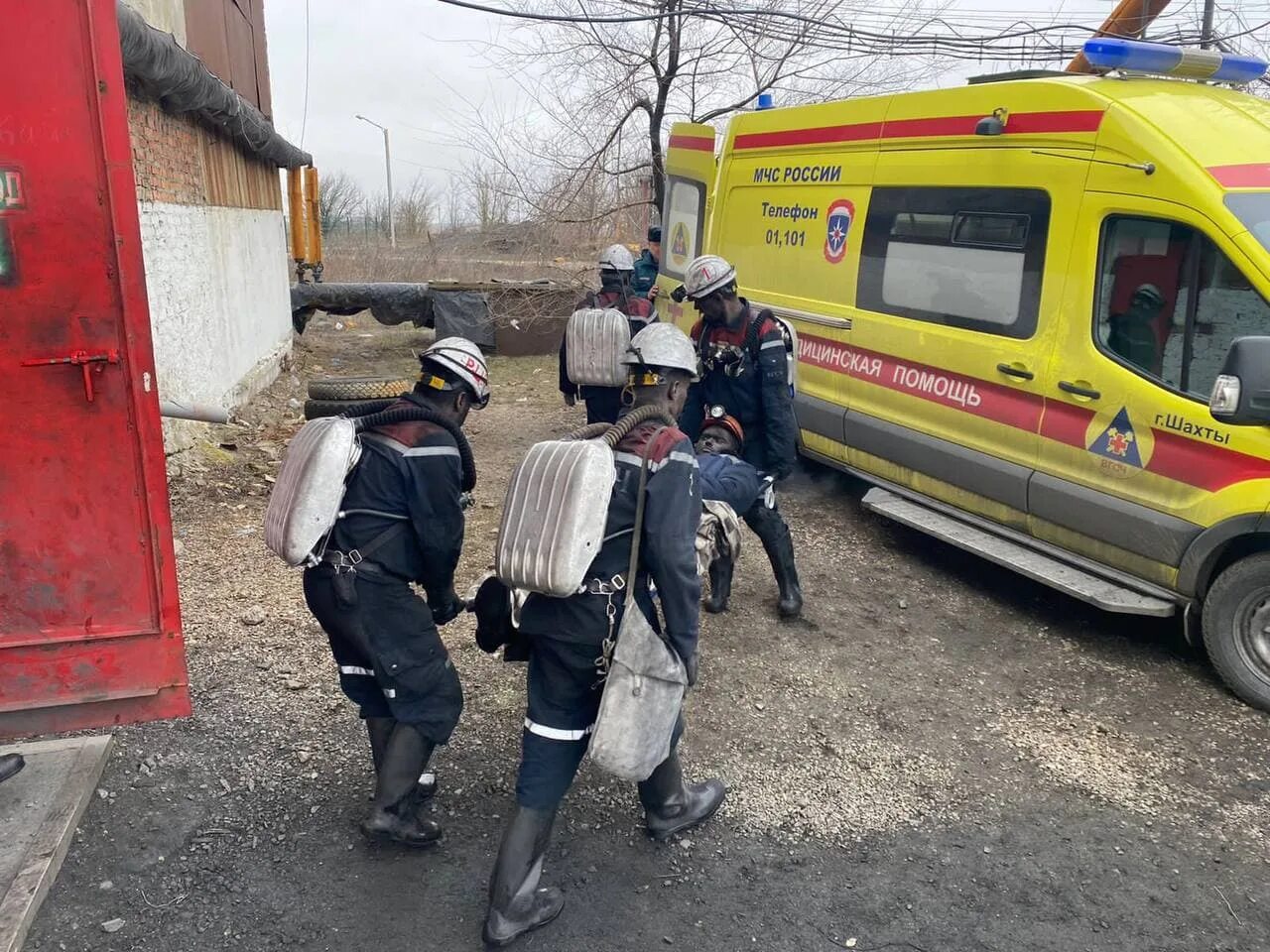 Шахта Обуховская Зверево. МЧС Ростовской области Шахты. Шахта Ростовская область Абуховская Обуховская. Пожар фото. Амурская область спасение шахтеров последние новости