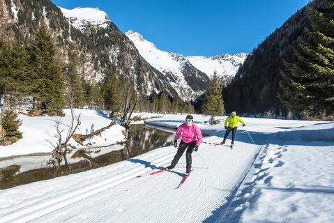 Skate skiing