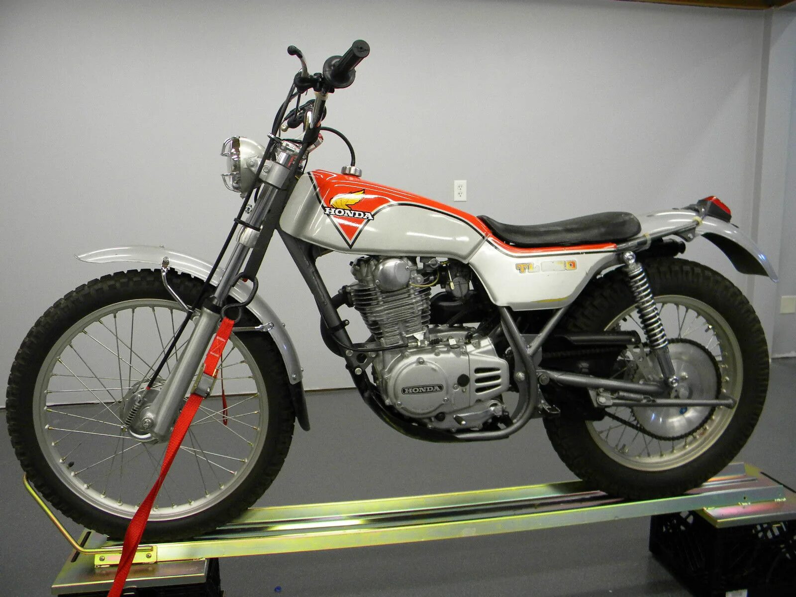 Тл 250. Honda tl50. Хонда ТЛ 125. 1975 Honda XL. Хонда 250 триал.