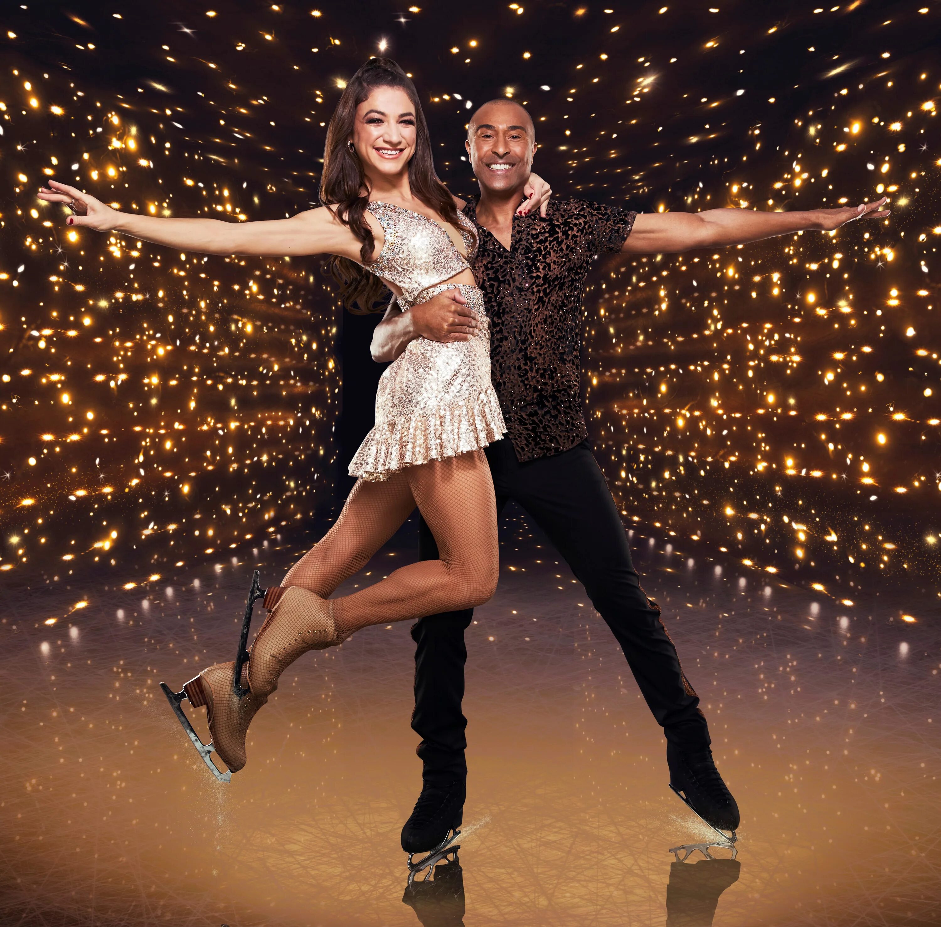 Камаз 4 танца с ней танцуют. Танец в красном. Платье для танцев. Айхан из шоу танцы. Красивый свадебный танец.