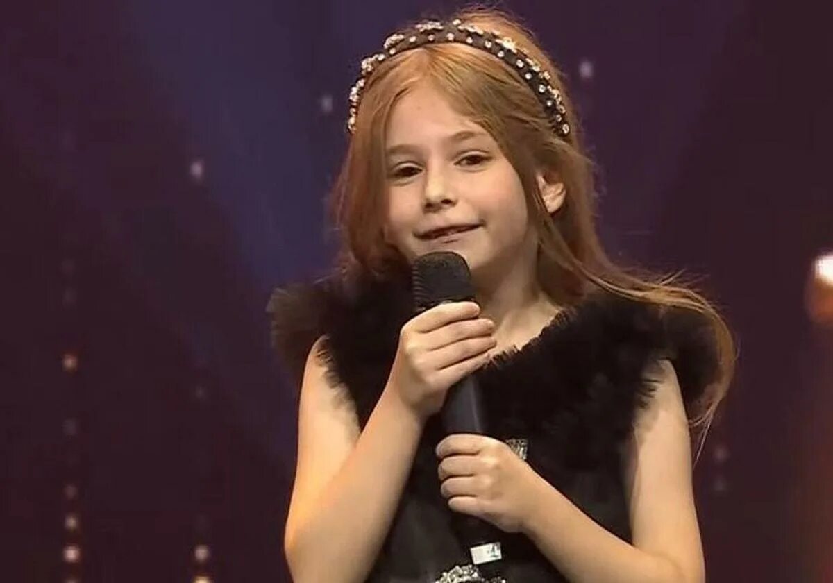 Azra aksu биография в каких фильмах играла. Azra aksu биография в каких фильмах играла. Маленькая актриса азра аксу. Азра аксу турецкая актриса маленькая. Азра аксу родители.