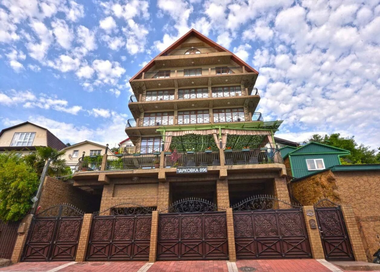 Гостиница сочи аэропорт адлер. Адлер ленина 113. Park inn by radisson sochi city centre. Холидей инн сочи. Парк ин сочи отель у вокзала.