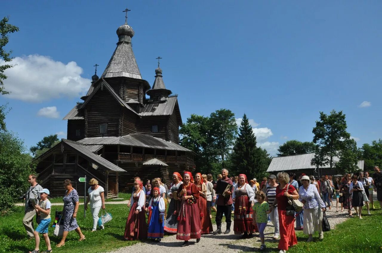 Музей народного деревянного зодчества витославлицы великий. Витославлицы Великий Новгород. Музей Витославлицы Великий Новгород. Витославлицы экскурсия Великий Новгород. Музей деревянного зодчества Витославлицы в Великом Новгороде.