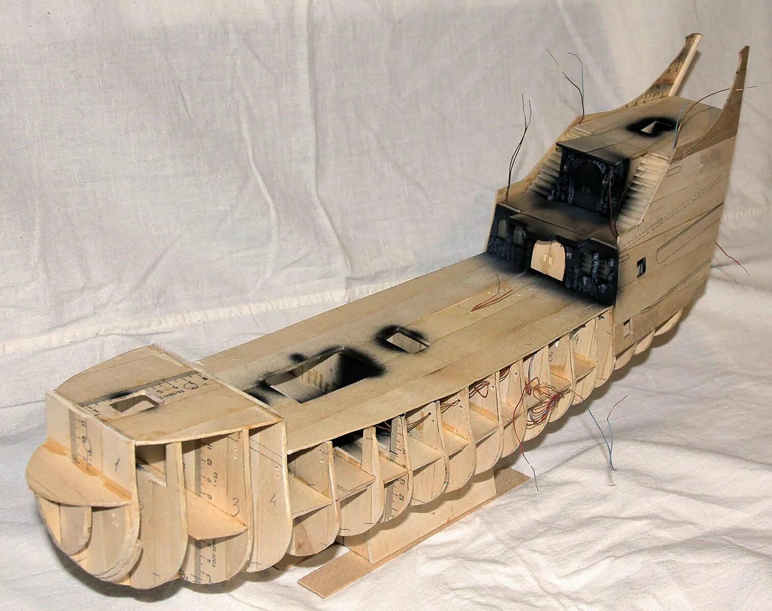 Корабль из дерева. Корабль из фанеры. Самодельные модели кораблей. Макет кораблика из дерева. Корабль самодельный