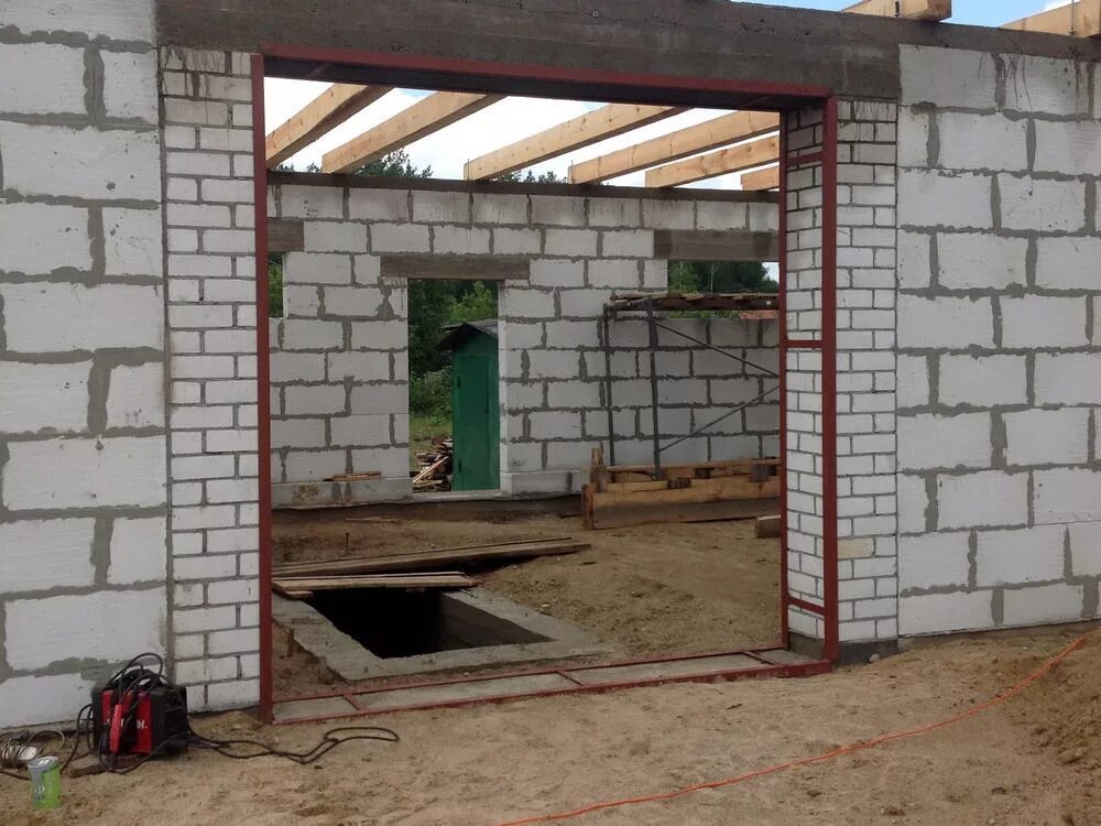 ворота гаражные металлические распашные с калиткой чертежи. как сделать ворота в стене. современная деревянная входная дверь. узел ворот сэндвич панели. как сделать ворота в стене.