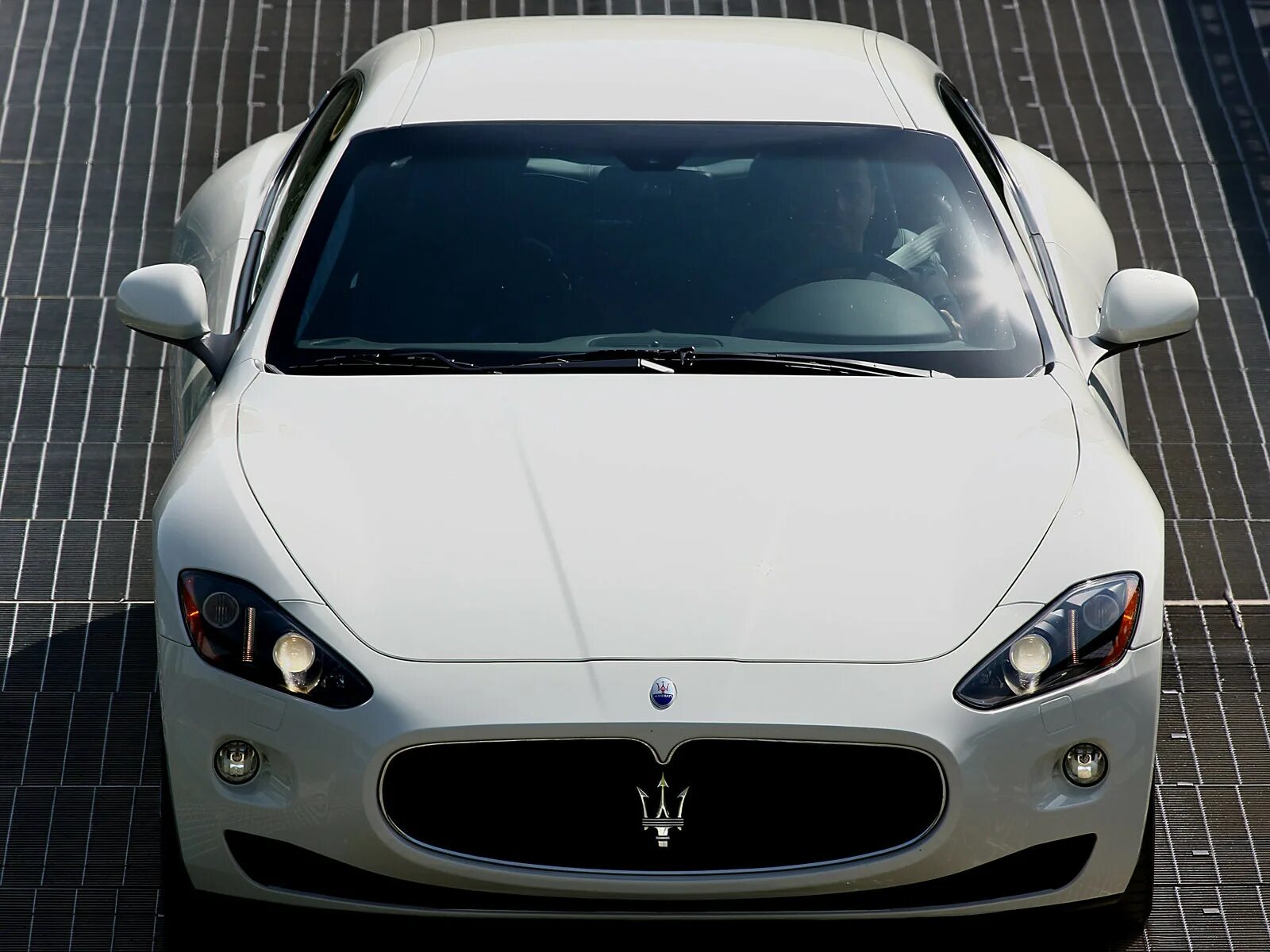 Мазерати сыр. Maserati GRANTURISMO S 2008. Maserati Gran Turismo s 2009. Мазерати Гран Туризмо s. Белый Мазератти.