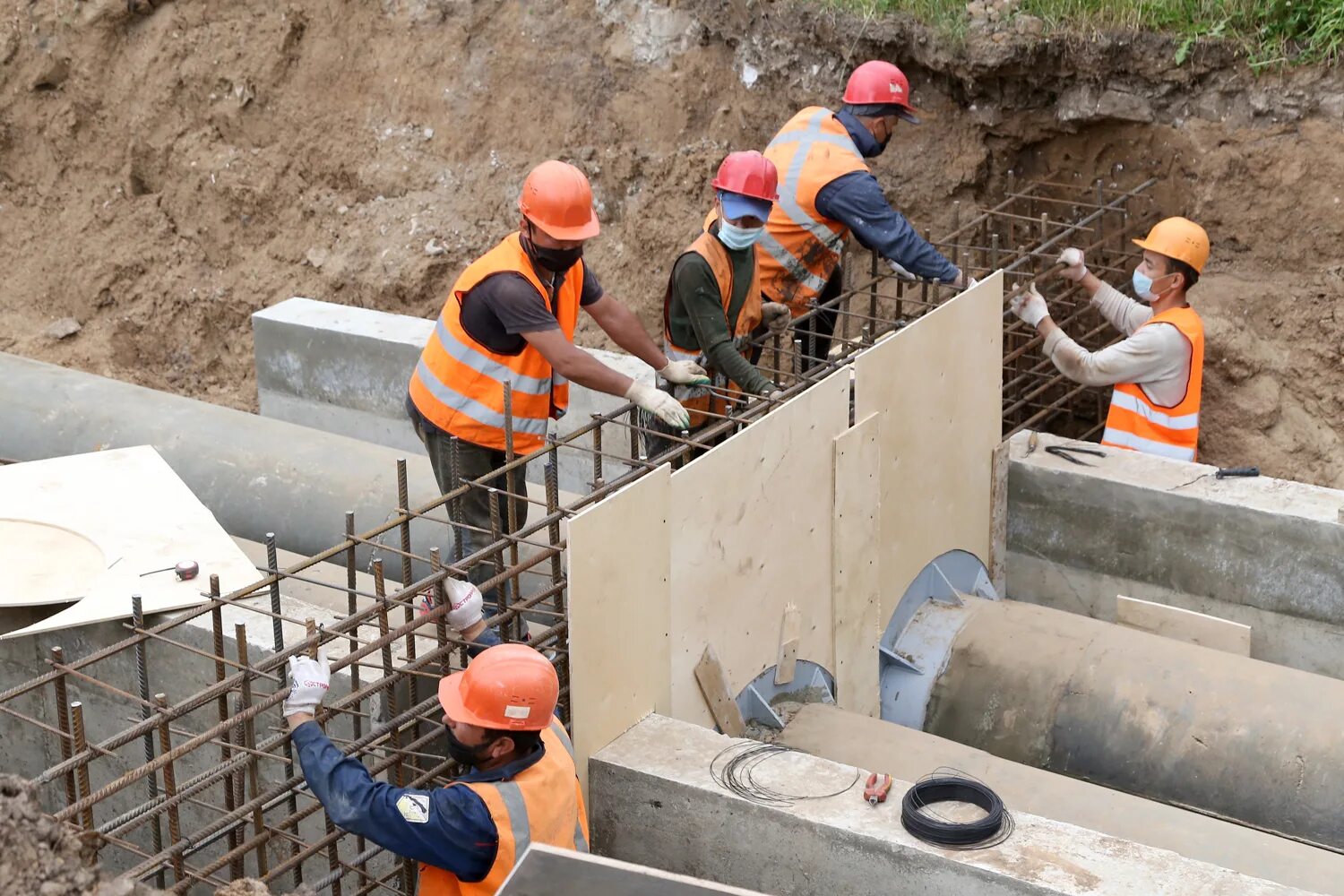 Ремонт теплосетей. Тепловые сети. Ремонт теплотрассы. Теплотрасса нижний новгород. Теплотрасса для дома.