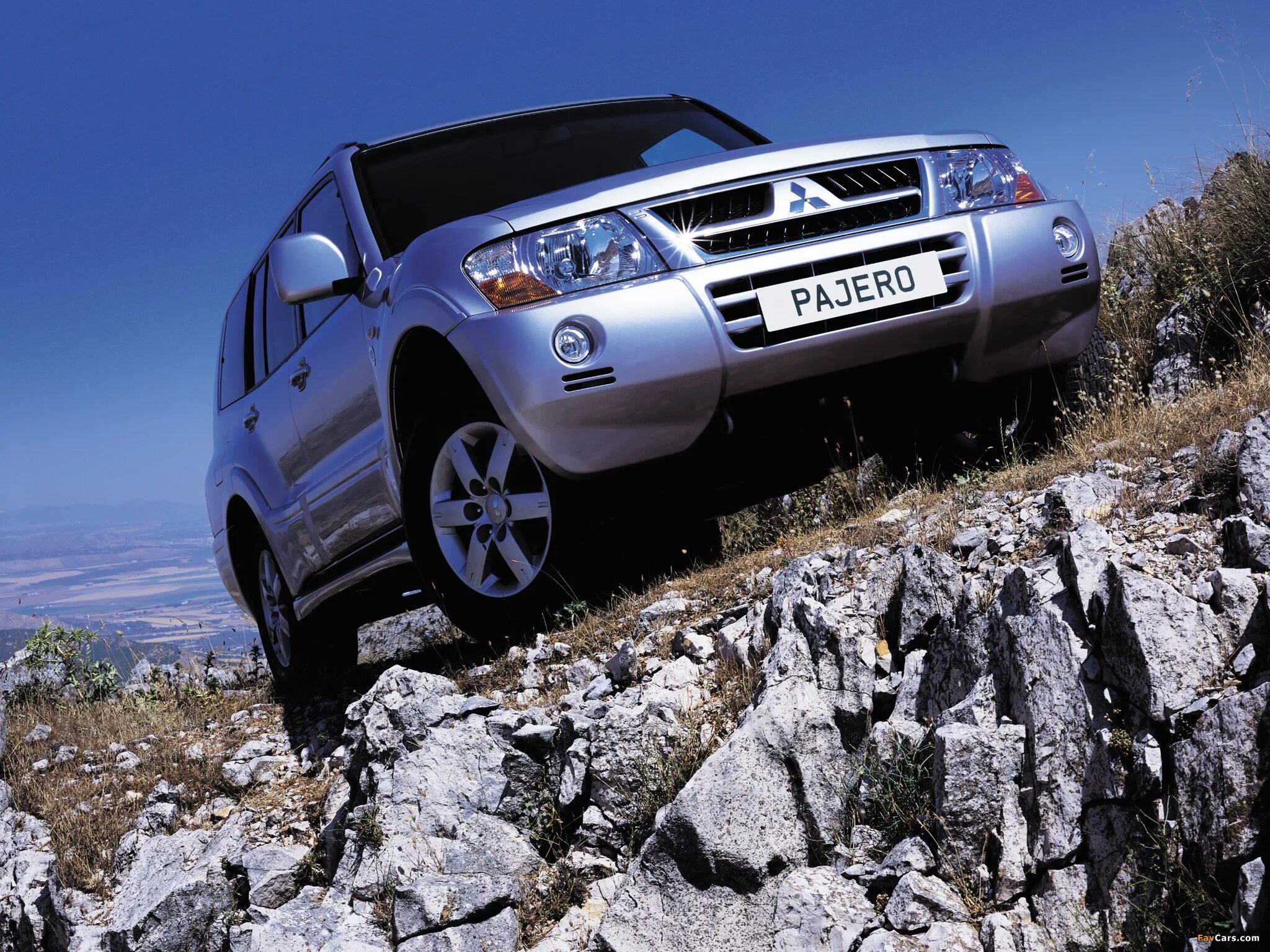 Мицубиси паджеро года выпуска. Mitsubishi Pajero 3. Mitsubishi Pajero 2003-2006. Мицубиси Паджеро 3 поколения. Митсубиси Паджеро 3.2.