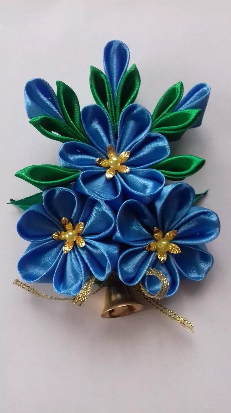 Цветок в технике канзаши. Канзаши. Цветы канзаши. Изделия из атласных лент. Брошь в стиле канзаши.