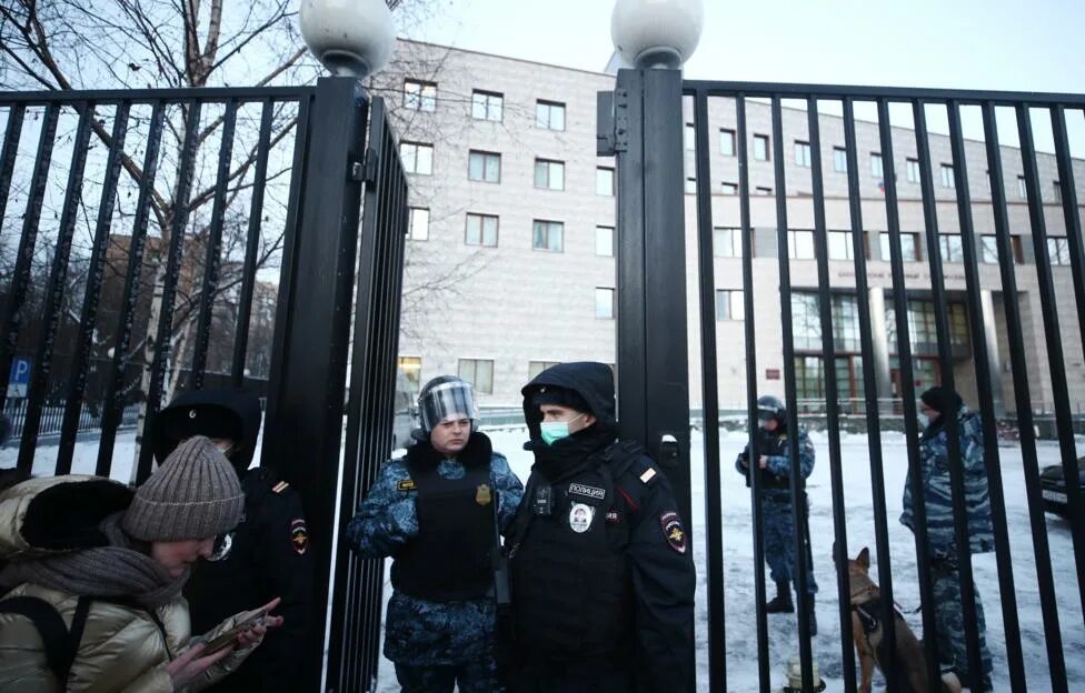 Бабушкинский суд дела. Навальный Бабушкинский суд. Бабушкинский суд Москвы внутри. Суд над Россией.