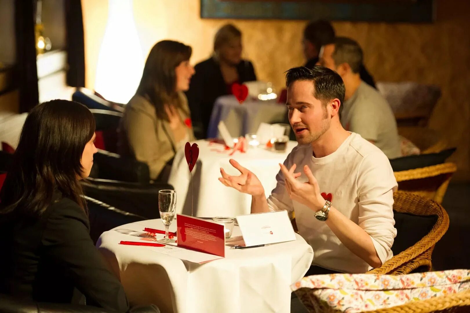 Спид дейтинг. Speed date москва. Быстрые свидания в москве. Speed dating москва. Экспресс свидания.