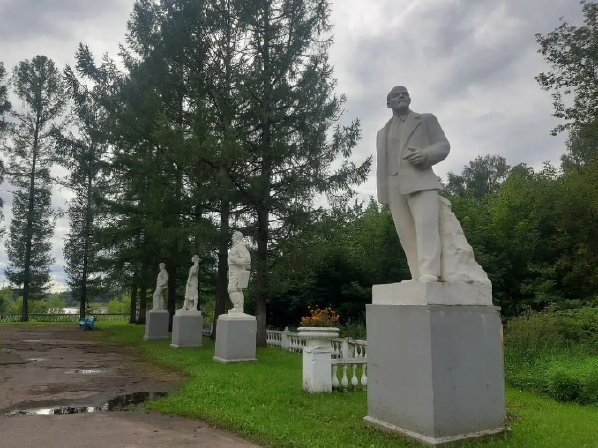 Поселок ГЭС Рыбинск. Музей Советской эпохи Рыбинск. Музей Советской эпохи Рыбинск ГЭС. Советский музей Рыбинск парк скульптур. Советская эпоха рыбинск