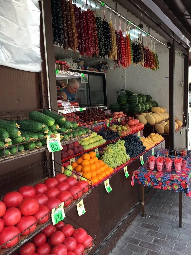 Цены на фрукты 2024. Фрукты Сочи. Экзотические фрукты на рынке в Сочи. Местные фрукты в Сочи. Фрукты в Сочи в августе.