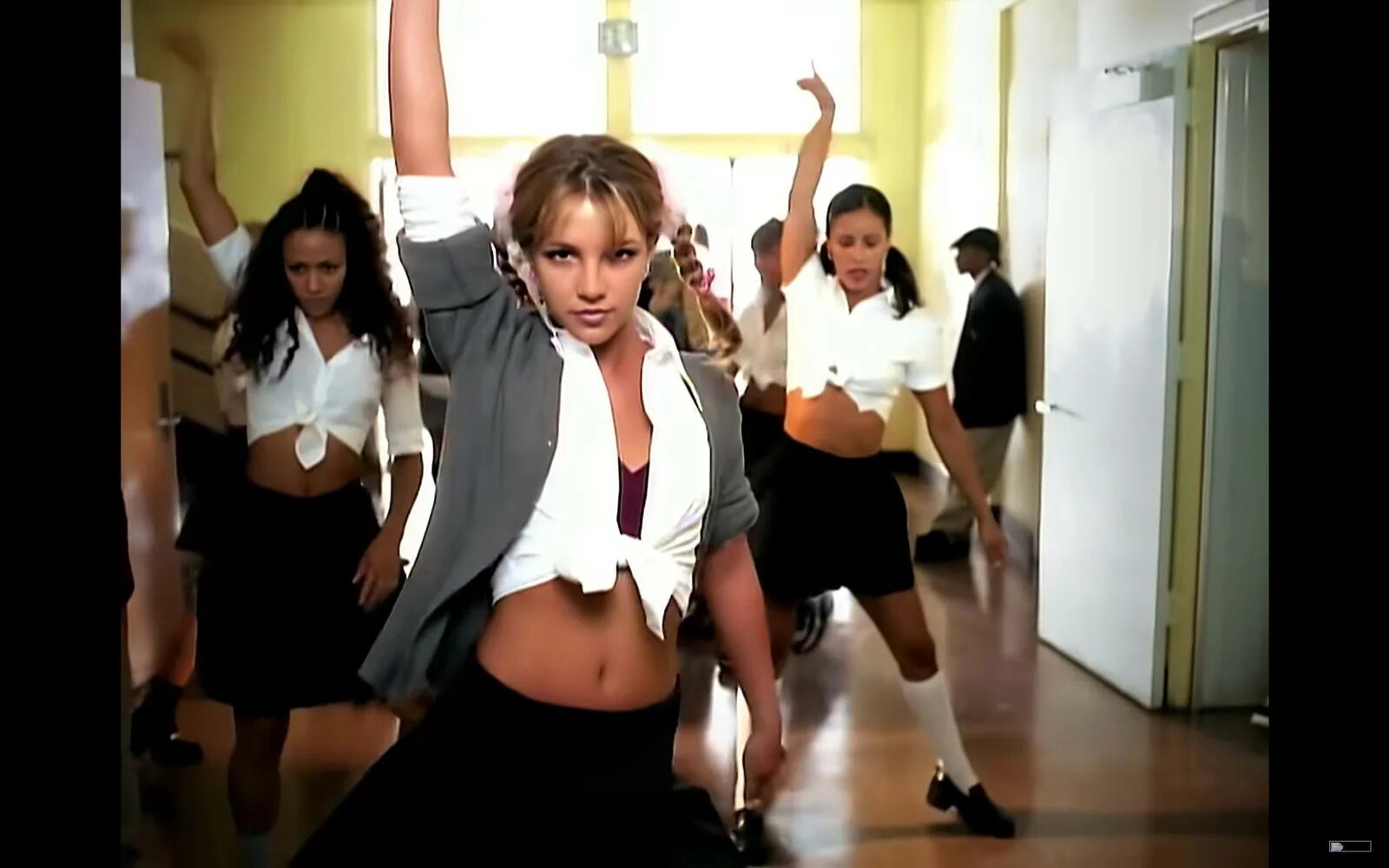 Бритни спирс 1999. Знай бейби бритни. Бритни спирс hit me baby one more time. Бритни спирс 1997. Знай бейби бритни.