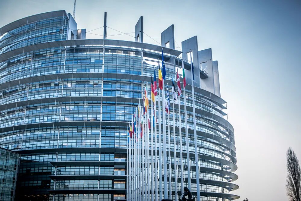 Европейский парламент Страсбург. Здание европейского парламента в Страсбурге. Здание Европарламента в Брюсселе. Европейский парламент штаб квартира.