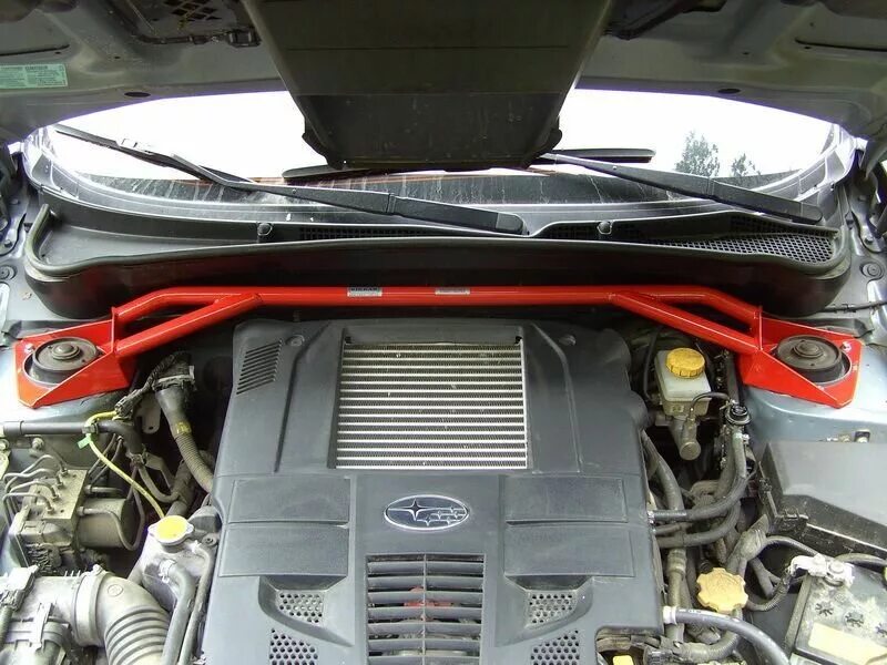 Subaru forester sj задняя распорка. Нижняя распорка 4 точки субару форестер. Задняя распорка subaru forester sf5. Распорка субару форестер sh передних стоек. Распорки subaru forester.