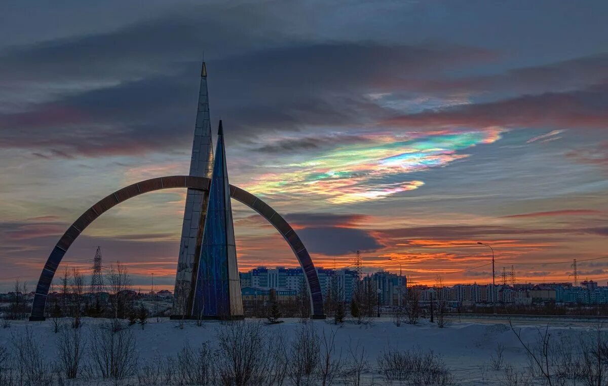 Поселки салехарда. Монумент Полярный круг Салехард.