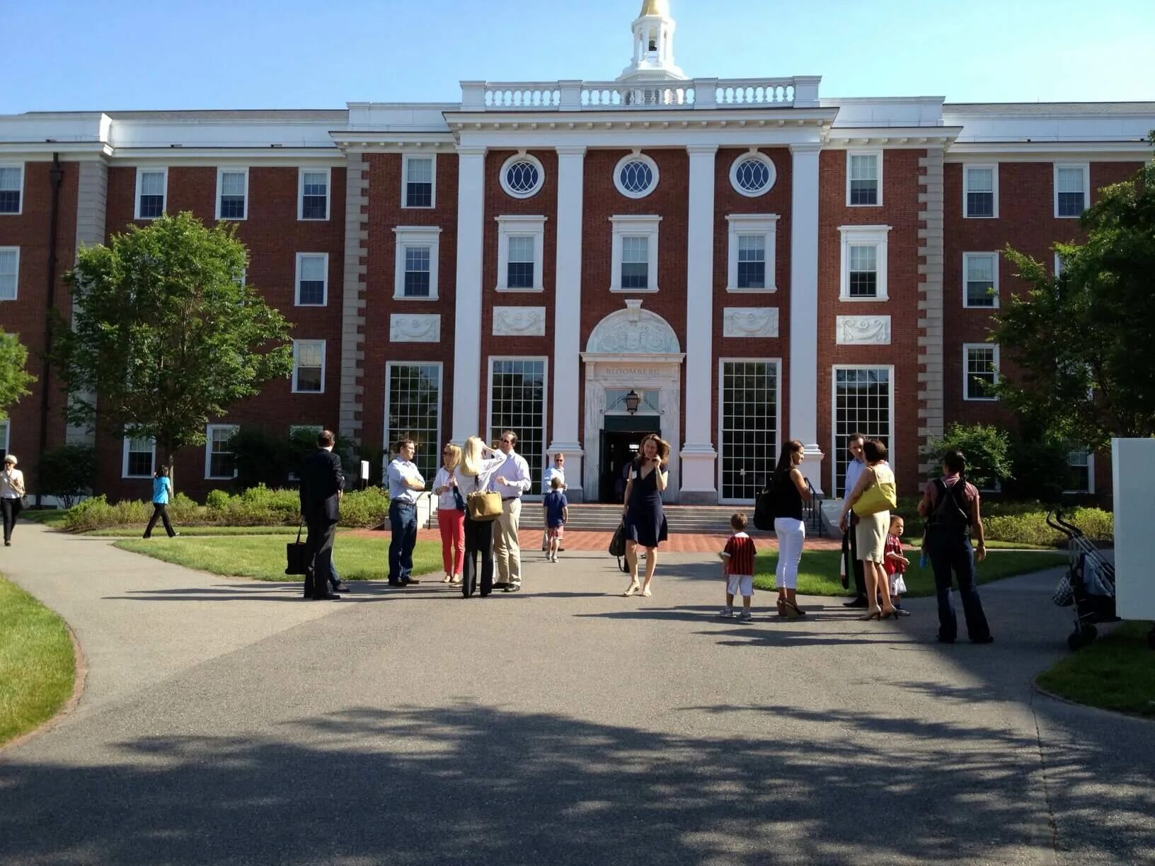 Гарвард университет. Школа Гарвард. Harvard University Business School. Harvard Business School MBA. Гарвардская школа бизнеса