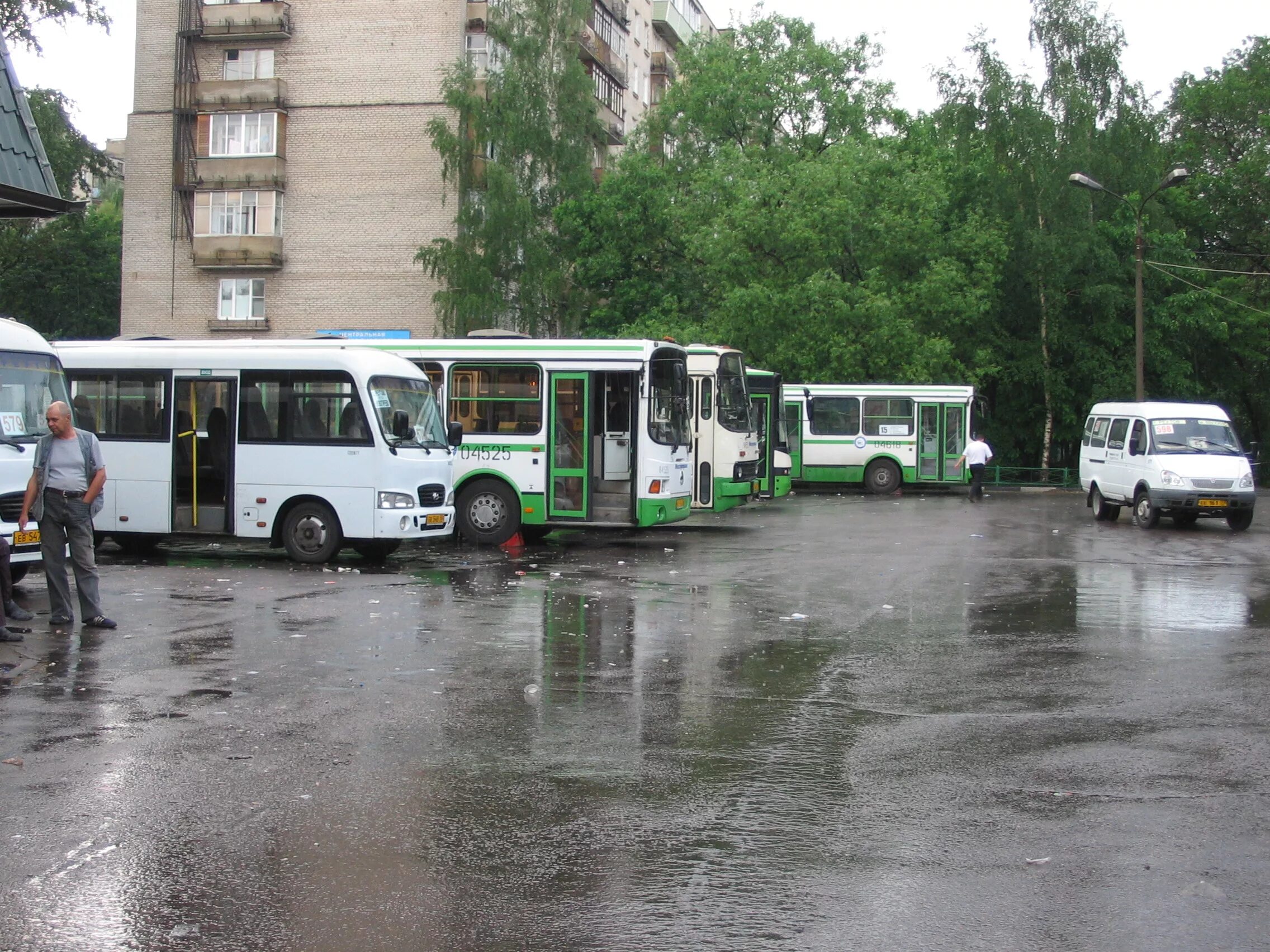 Изменение 28 автобуса. Автобус 28 Реутов Балашиха. Автобус 15р Первомайская Реутов. 15 Автобус Реутов-Первомайская. Реутов автобус 15.