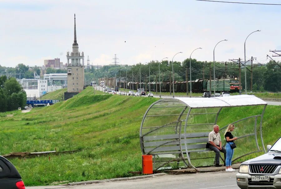 Микрорайон Гайва Пермь. Станция Молодежка Пермь. Молодежка Пермь остановка. Микрорайон молодежный Пермь. Пермь 18 автобус с гайвы