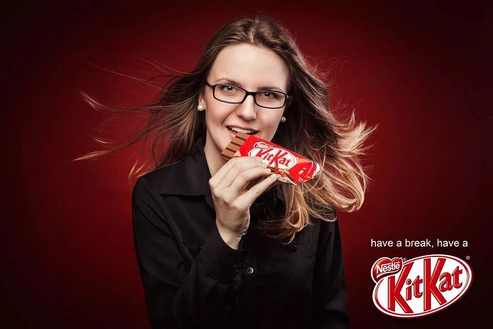 Реклама кит кат. Рекламные слоганы кит кат. Kitkat реклама. Реклама китката. Слоган фото